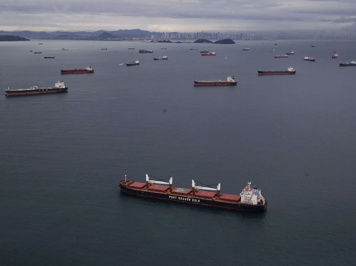 Market: Trump nerve drove down Wall Street-a giant dile on Panama Canal