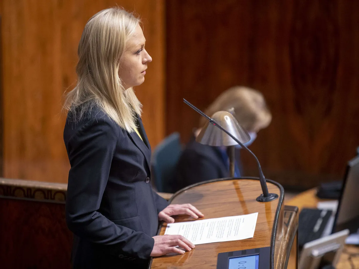 Kokoomuksen Elina Valtonen syyttää vihreitä ”voltista väärään suuntaan” – Eivät kannata sunnuntailisien poistoa | Kauppalehti
