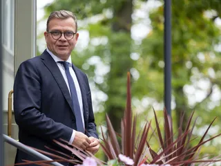 Pääministeri Petteri Orpo sanoo, että jengirikollisuus kehittyy huolestuttavaan suuntaan Suomessa.