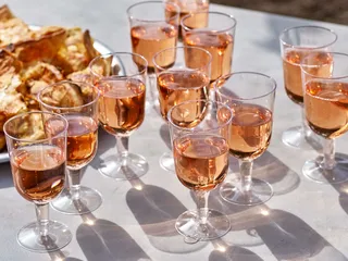 Roseviinistä on tullut suomalaisten suosima kesäjuoma.