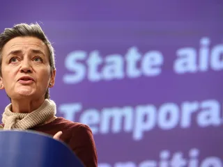 EU:n kilpailukomissaari Margrethe Vestager esitteli keskiviikkona komission suunnitelmat EU:n valtiontukisääntöjen tilapäisestä hölläämisestä.