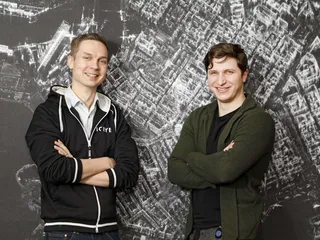 Iceyen perustajat ­Pekka Laurila (vas.) ja ­Rafal ­Modrzewski kertovat, ­että ­aluksi he ­johtivat yritystä ­samalla tavoin kuin satelliittien kehittelyä. ”Kokeilimme ­kaikkea ­nopeasti, ja menimme ­eteenpäin.”