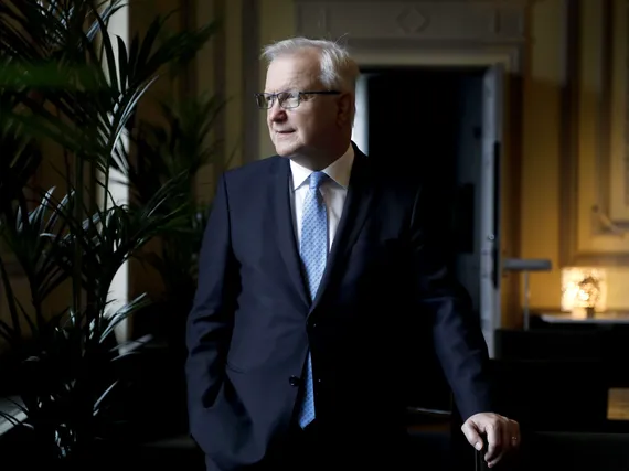 Olli Rehniltä kova varoitus Ykkösaamussa: ”Se olisi todellista myrkkyä  kestävälle talouskasvulle” – Suomen Pankin pääjohtaja vastasi myös  poliitikkojen kritiikkiin | Uusi Suomi