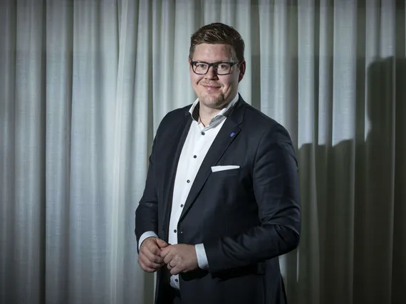 Sdpn Antti Lindtman ylpeilee ”porvareille” hallituksen