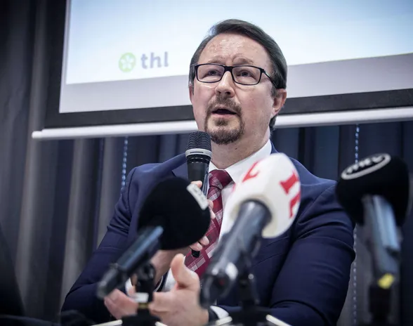 Johtaja Mika Salminen THL:stä arvelee, että julkisuudessa esitetyn Koronavilkku-kritiikin taustalla on huolta siitä, ettei tartunnan riskiä saada kunnolla arvioitua.