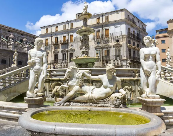 Palermossa vierailee vuosittain noin 2,3 miljoonaa turistia.