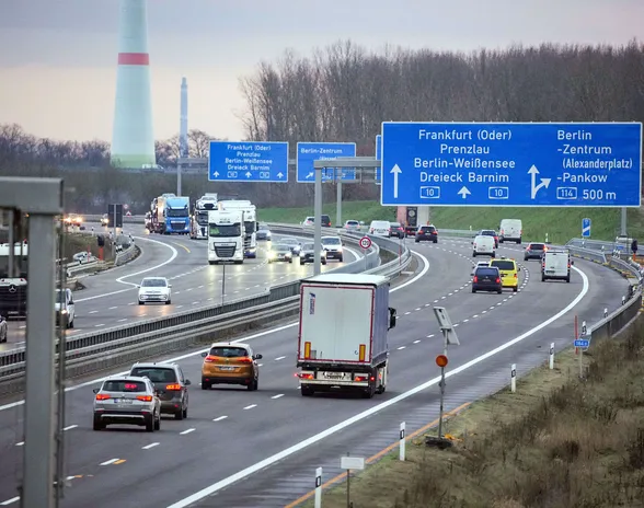 Komissio havittelee Euro 7-tason päästönormeilla yhä niukempia tieliikenteen päästöjä.