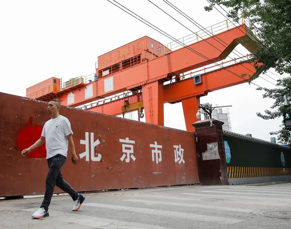 Ekonomisti Harry Murphy Cruise odotti kiinteistö- ja rakennusalalle tukia alan kriisiytymisen vuoksi. Kuvassa rakennustyömaa Pekingissä.