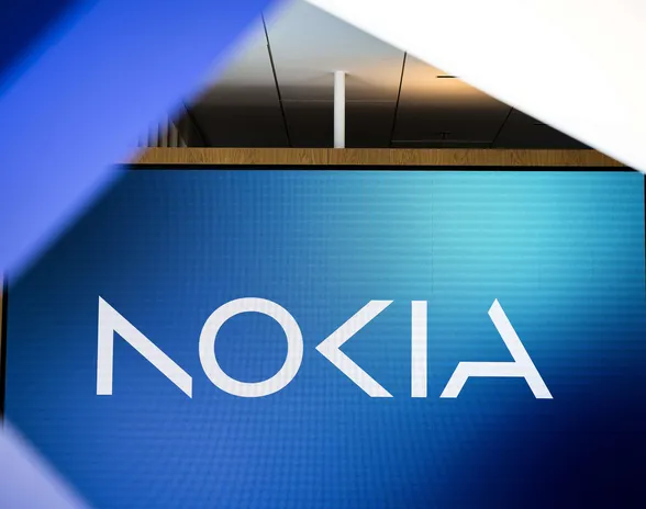 Nokia on muuttanut ilmettään ja tarinaansa saadakseen vajonneeseen osakkeeseen lentoa.