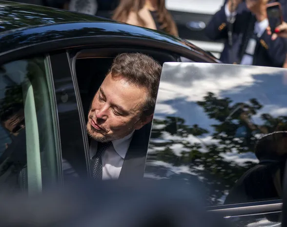 Elon Musk aprikoi seuraavan tehtaansa sijaintia ja halukkaita alkaa muodostua jonoksi asti.