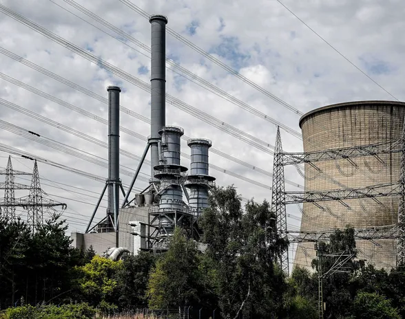 Saksan jäljellä olevista ydinvoimaloista ainoa joulukuussa suljettava Emslandin ydinvoimalaitos sijaitsee lähellä RWE:n kaasuvoimalaa Saksan Lingenissa.