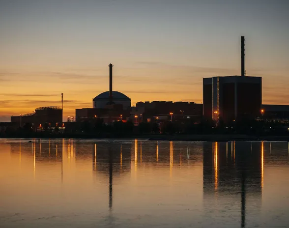 Olkiluodon ydinvoimalan kolmosreaktorin kaupallinen tuotanto siirtyy taas.