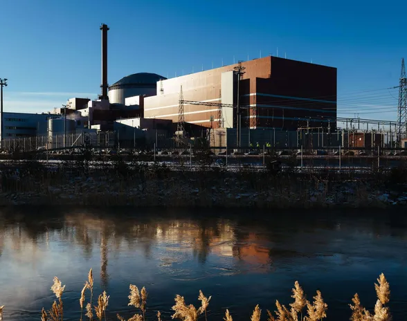 Suomen sähkötuotannossa ydinvoimalla on merkittävä rooli. Kuvassa Olkiluoto 3:n tuotantolaitos.