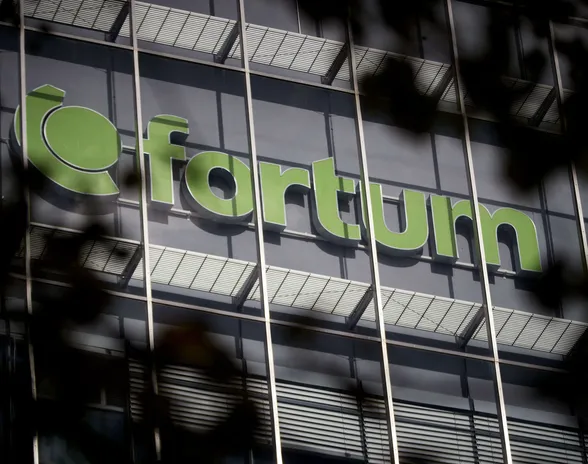 Fortum on kirjannut uuden liki miljardin euron arvonalennuksen jälkeen Venäjän-toiminnoistaan viime vuodelle yhteensä 1,7 miljardia euroa alaskirjauksia.