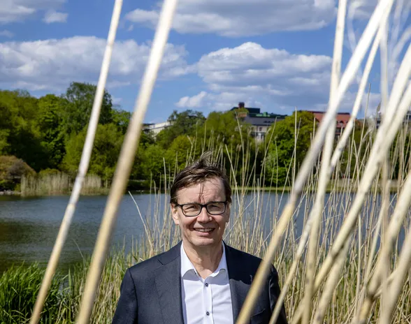 Sijoituskirjailijana Petri Ukkola on tutkinut muun muassa pörssin nousu- ja laskukausia.