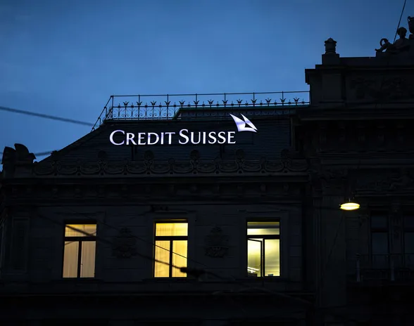 Pitkään ongelmissa ollut Credit Suisse myytiin kilpailijalleen. Pankki ehti toimia 166 vuotta.