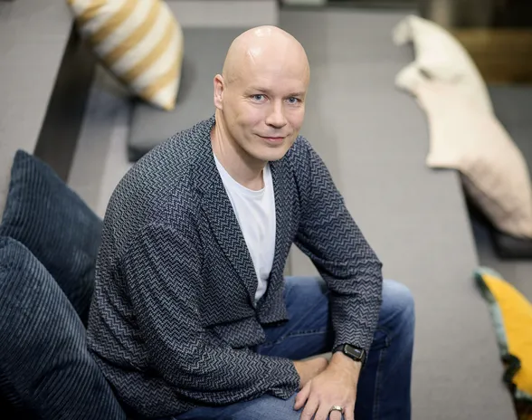 Kuluvalle tilikaudelle liikevaihtoa on tulossa noin 12 miljoonaa euroa, kertoo Younite AI:n toimitusjohtaja ja yksi perustajista Afa Heikkinen.