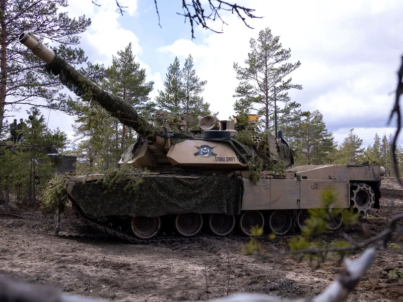 Ukrainan vastahyökkäys vaatii enemmän moderneja panssarivaunuja, arvioi Pekka Toveri. Kuvassa M1 Abrams -taistelupanssarivaunu Niinisalossa.