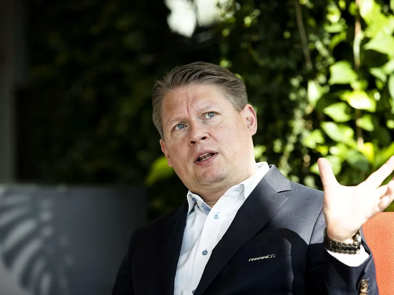 Finnairin toimitusjohtaja Topi Manner lennähtää seuraavaksi Elisan toimitusjohtajaksi.