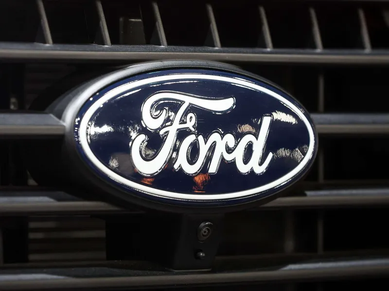Periamerikkalainen autovalmistaja Ford etsii ostokykyistä asiakasta tehtaalleen Saksassa.