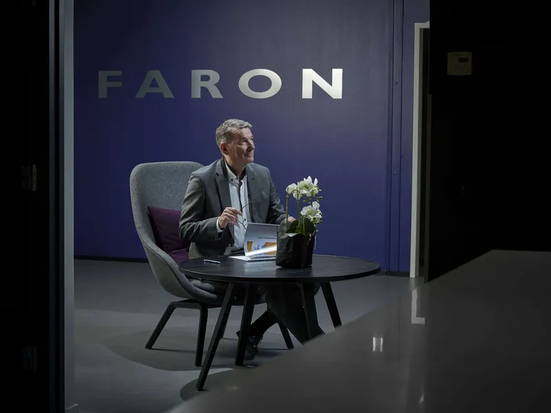 Faron ei tee vielä liikevaihtoa, vaan yhtiö kehittää kahta lääkeaihiota. Yhtiön toimitusjohtajana toimii perustaja Markku Jalkanen.