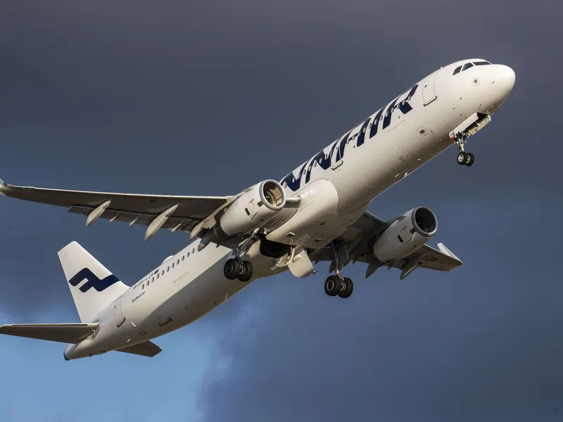 Useiden Finnairin kilpailijoiden toiminta muuttuu koronan vuoksi. Esimerkiksi halpalennättäjä Norwegian supistaa rajusti reittitarjontaansa ja konekantaansa.