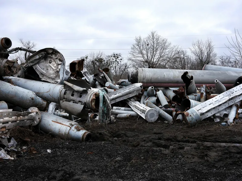 Venäjän ohjussateen jäämistöä Harkovassa Itä-Ukrainassa helmikuussa.