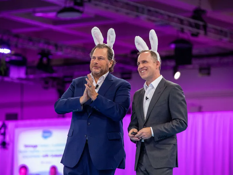 Syyskuussa Salesforcen kaksi toimitusjohtajaa Marc Benioff ja Bret Taylor esiintyivät sulassa sovussa yhtiön Dreamforce-tapahtumassa. Marraskuun lopussa yhtiö kertoi Taylorin jättävän toimitusjohtajan paikkansa tammikuussa 2023.
