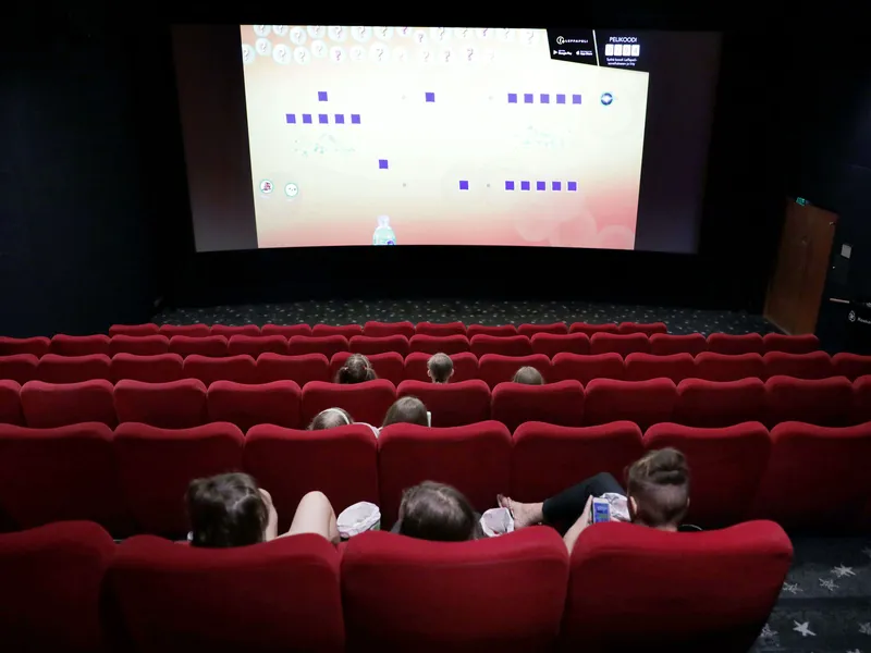 Kulttuuri-, taide- ja tapahtuma-alat kuuluvat eniten koronaviruksesta kärsiviin toimialoihin, joilla suuri osa toiminnasta on edelleen voimakkaasti rajoitettua. Kuva Finnkinon elokuvateatterista heinäkuulta 2020.