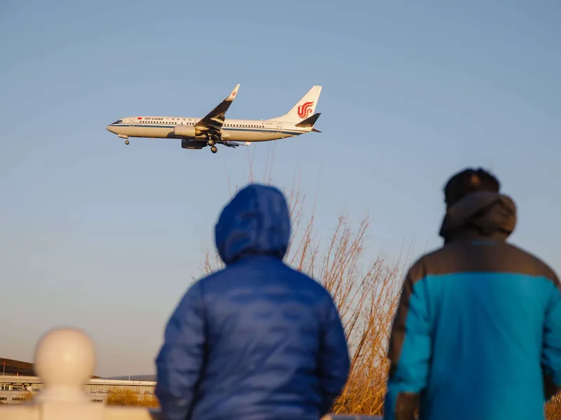 Matkustajakone laskeutuu Pekingin kansainväliselle lentokentälle 27. joulukuuta. Kiina on avannut maan sisäistä ja ulkoista matkustamista viime vuoden lopusta lähtien.