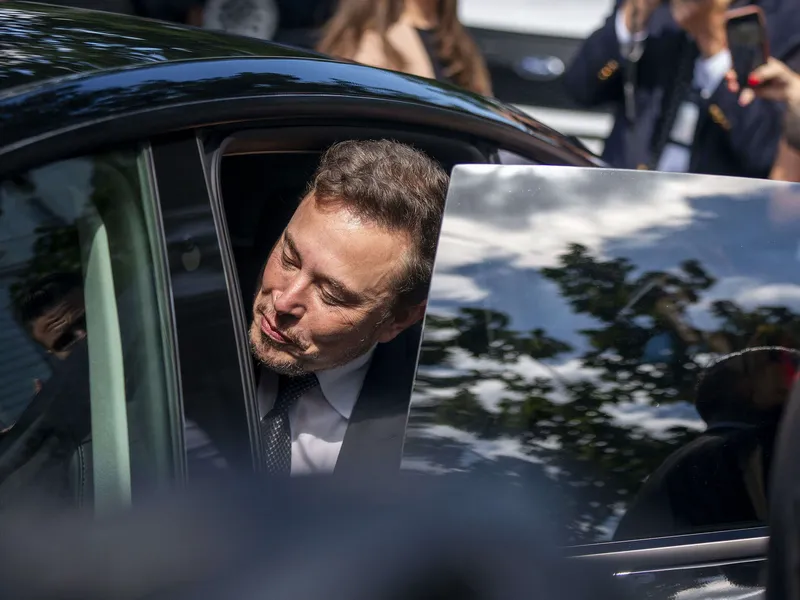 Elon Musk aprikoi seuraavan tehtaansa sijaintia ja halukkaita alkaa muodostua jonoksi asti.