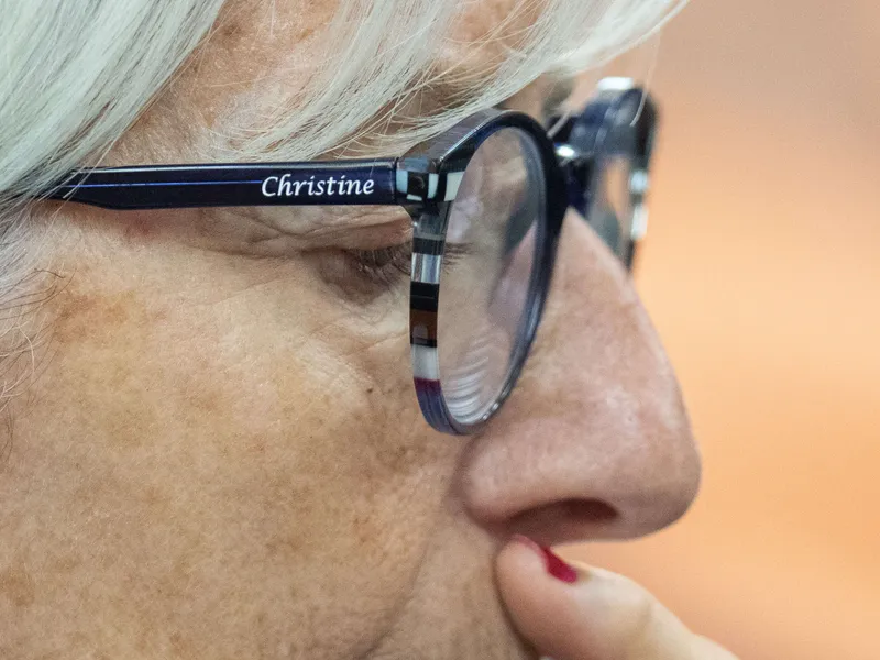 EKP:n pääjohtaja Christine Lagarde vakuuttaa, että inflaatio painetaan takaisin kahteen prosenttiin. Se tietää kovia aikoja asuntovelallisille.