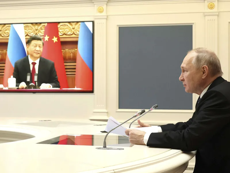 WSJ:n tietojen mukaan Kiina auttaa Venäjää luultua enemmän. Kuva Vladimir Putinin ja Xi Jinpingin videopuhelusta joulukuun lopulta.