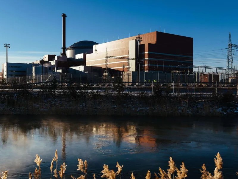 Suomen sähkötuotannossa ydinvoimalla on merkittävä rooli. Kuvassa Olkiluoto 3:n tuotantolaitos.