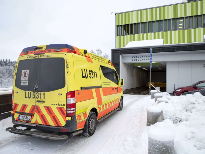Jorvin sairaalan päivystys Espoossa on kärsinyt pahoista ruuhkista, kun potilaille ei löydy jatkohoitopaikkoja osastoilta, kuntoutuksesta tai hoivakodeista. Pääsyy on pula henkilökunnasta.
