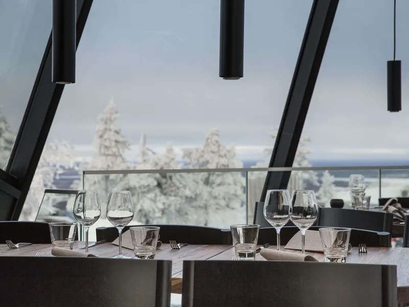 Lapland Hotels -konsernin yhteistoimintaneuvottelut ovat reagointia voimassa oleviin ravintolarajoituksiin ja niiden jatkumiseen sekä varautumista mahdollisiin uusiin, entistä tiukempiin rajoituksiin.