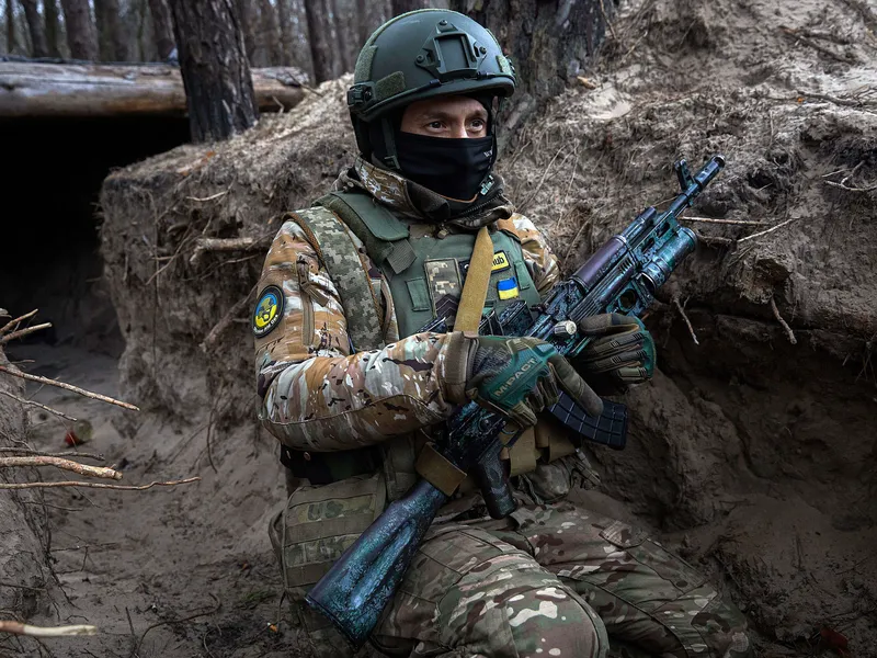 Venäjä voi tehdä nyt Ukrainalle ison palveluksen, sotilasanalyytikko arvioi. Kuvassa ukrainalaissotilas juoksuhaudassa Donbasissa tammikuussa.
