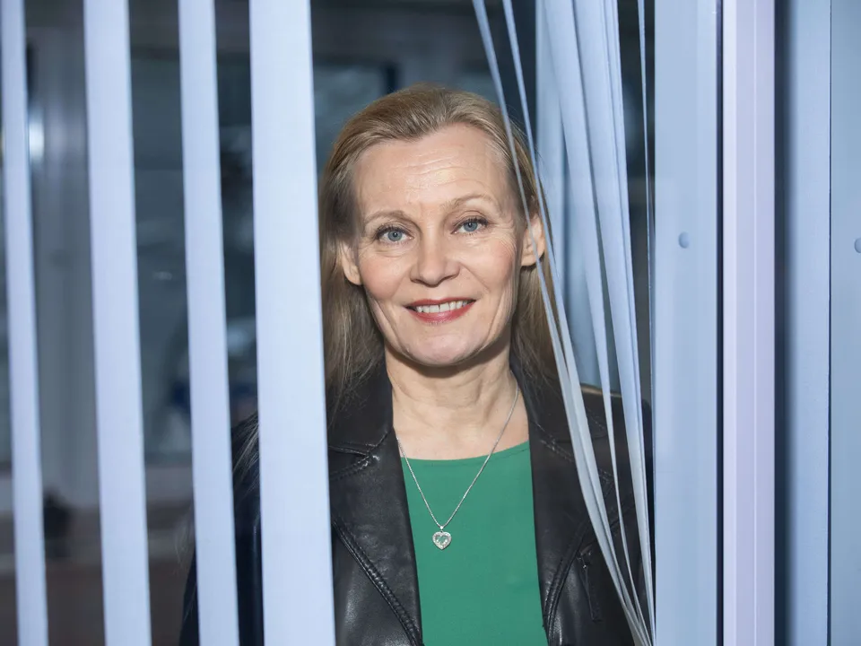 Maria Löfgren ei usko perustuloon vaan ansioon perustuvaan sosiaaliturvaan.