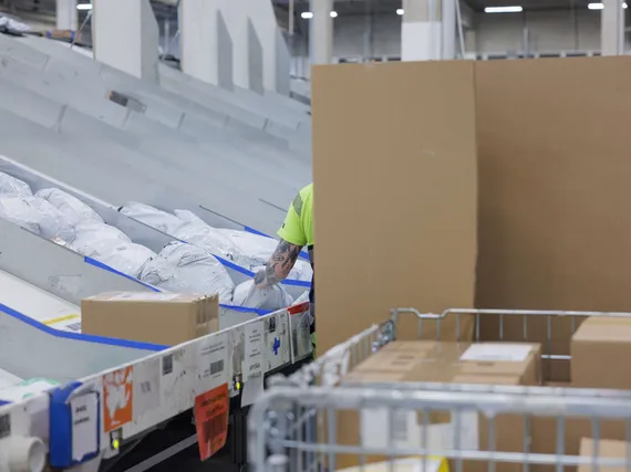 ”Järkyttävä ilmiö” suomalaisten kodeissa – Jyrähdys Postin toiminnasta