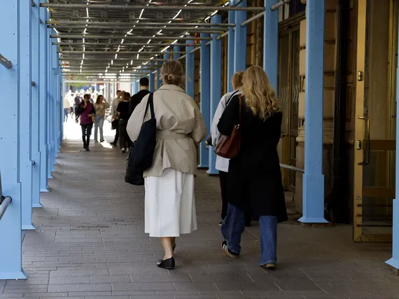 Maahanmuuttotilastojen konkarilla tuli mitta täyteen: ”Aivan hulluahan se on”