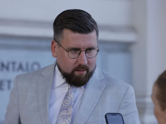 ”Suomi häviää” – Näin EU:n jättibudjetti jakaa Suomen meppejä