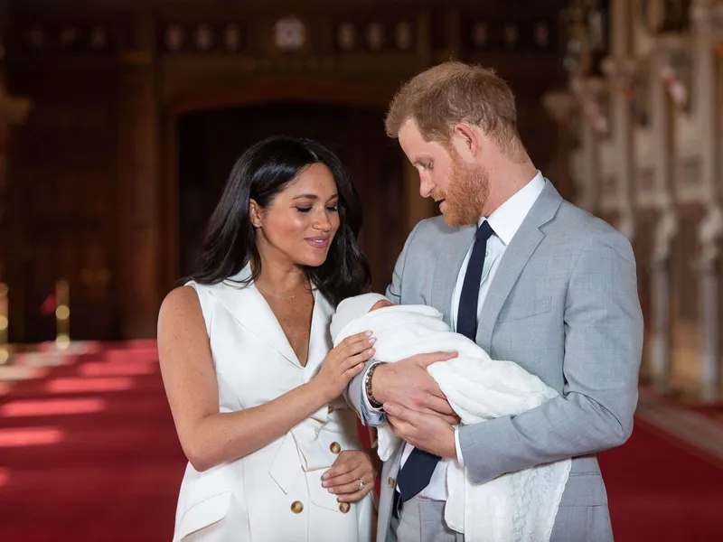 Britannian hovin Archie-vauva voi piristää brittitaloutta - Kela paljastaa,  miksi Meghanille ja Harrylle ei lähetetä suomalaista äitiyspakkausta |  Talouselämä