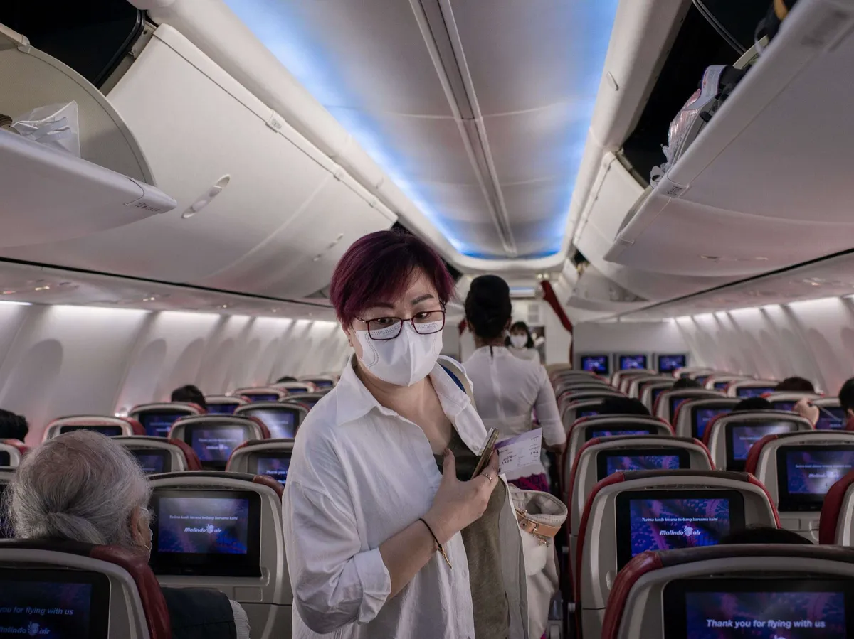 Finnair luottaa matkustajiensa vaihtavan maskejaan säännöllisesti lennoilla  – ”Emme ala tätä millään tavalla valvoa” | Talouselämä