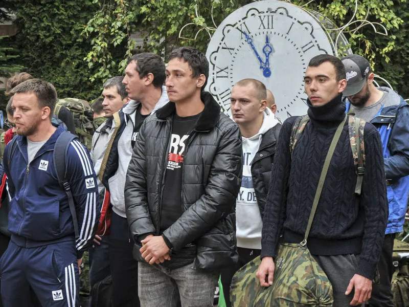 Venäläisten, liikekannallepanoon osallistuvien miesten lähtöseremonia maanantaina 26. syyskuuta. Tilaisuus pidettiin Bataiskissa Rostovin alueella.