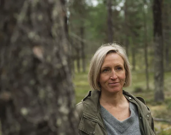 Aura Pyykönen teki noin vuosikymmenen uran isoissa synnytyssairaaloissa Helsingissä ja Malmössä. Sitten hän muutti Äkäslompoloon ja alkoi palvella raskaana olevia etäyhteyksin.