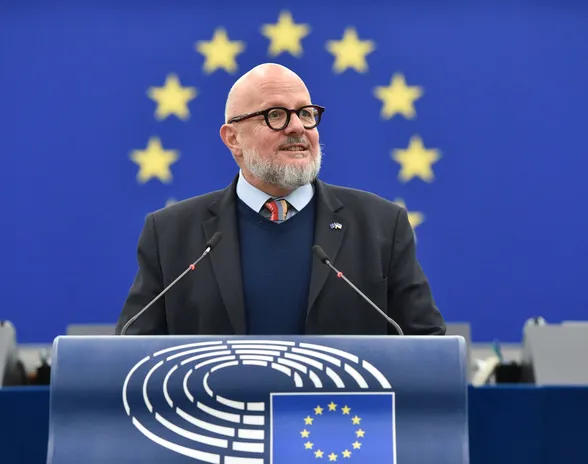 Luxemburgin sosialistista työväenpuoluetta edustava Marc Angel on valittu Euroopan parlamentin varapuhemieheksi. Suomalaiset demarimepit ovat tyytyväisiä valintaan.