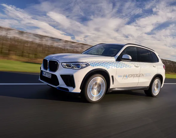 BMW:n vetytutkielma iX5 Hydrogen.