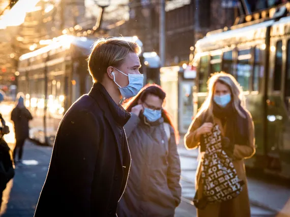 Taudin kanssa on opittava elämään” – Puolueet varautuvat Suomen avaamiseen  syksyllä, mutta tulivatko maskit jäädäkseen? | Uusi Suomi