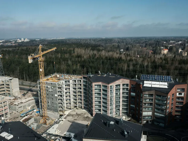 Asuntotuotanto on pysähtymässä ja rakennusalaa uhkaa työttömyyden kasvu, ennustaa Danske Bank uudessa talouskatsauksessaan.