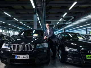 Perustaja ja suurin osakkeenomistaja Juha Kalliokoski jättää autokauppiaan toimitusjohtajan tehtävät keskellä oloja, joita leimaavat taantumaodotukset.